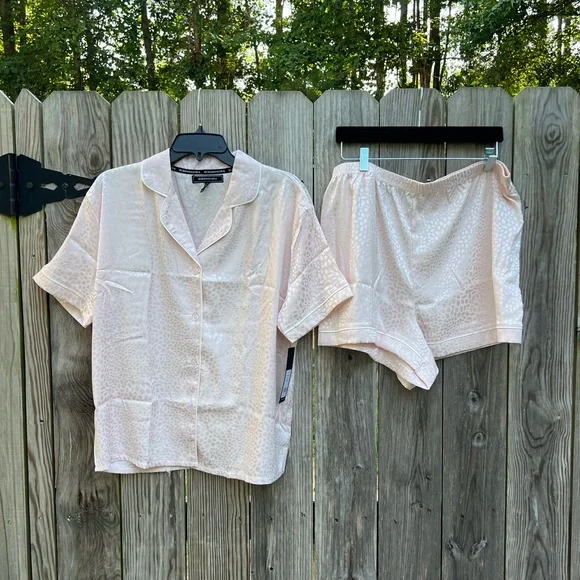 BCBGMAXAZRIA Mauve Chalk Animal Jacquard Short Set Pajamas Women’s XL NWT NEW - Picture 1 of 15